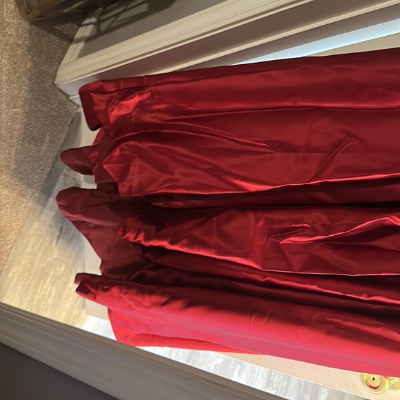 Formal burgundy dress, never worn - Picture 3 of 5